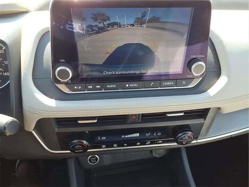 Used 2023 Nissan Rogue SV image 15