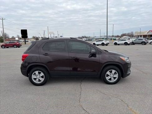 Used 2022 Chevrolet Trax LT w/ LT Convenience Package AWD/4WD image 9