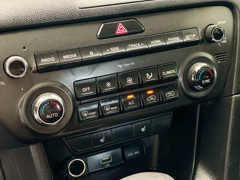 Used 2022 Kia Sportage LX w/ LX FWD Value Edition Package image 11