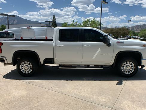 Used 2024 Chevrolet Silverado 2500 LT AWD/4WD image 4
