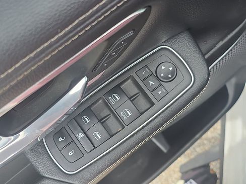 Used 2022 RAM 1500 Laramie AWD/4WD image 14