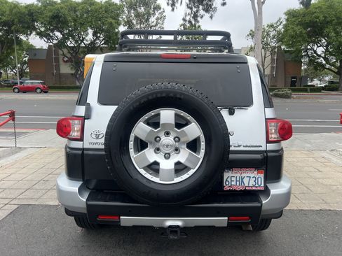 Used 2008 Toyota FJ Cruiser 2WD image 7