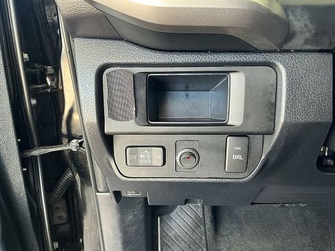 Used 2017 Toyota Tacoma SR5 w/ Tow Package RWD image 18