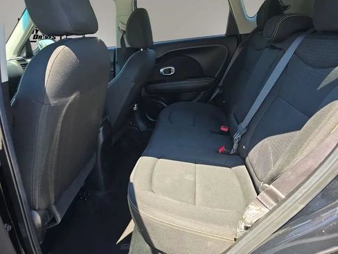 Used 2016 Kia Soul + FWD image 10