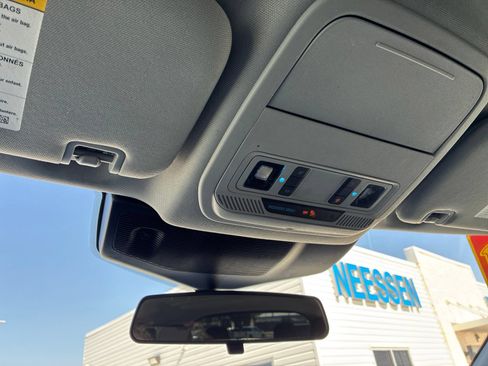 Used 2022 Ford Explorer XLT RWD image 36