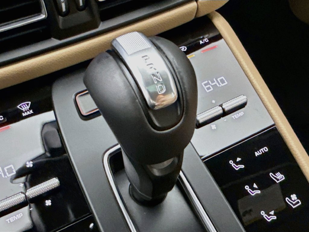 Certified 2025 Porsche Macan AWD/4WD image 21