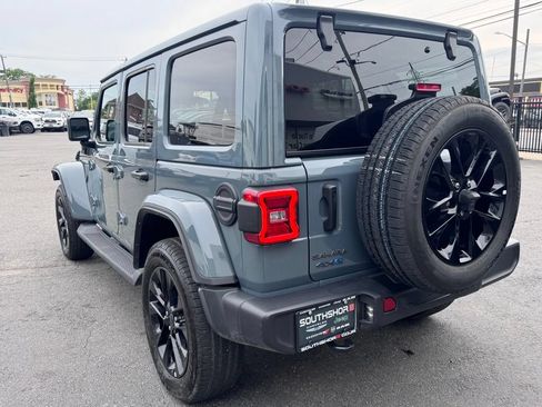 Used 2025 Jeep Wrangler Unlimited Sahara AWD/4WD image 5