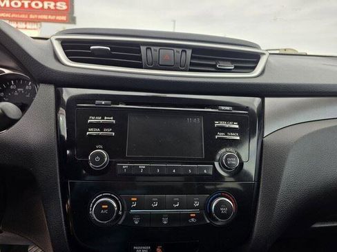 Used 2016 Nissan Rogue S w/ S Family Package FWD image 20