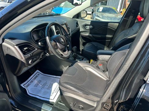 Used 2019 Jeep Cherokee Limited image 11