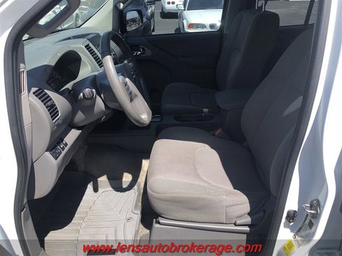Used 2016 Nissan Frontier SV AWD/4WD image 11