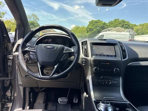Used 2020 Ford Edge ST-Line w/ Cold Weather Package AWD/4WD image 9