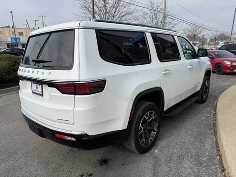 Used 2023 Jeep Wagoneer Series III w/ Preferred Equipment Group image 10