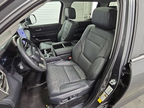 Used 2024 Toyota Tundra Limited AWD/4WD image 29
