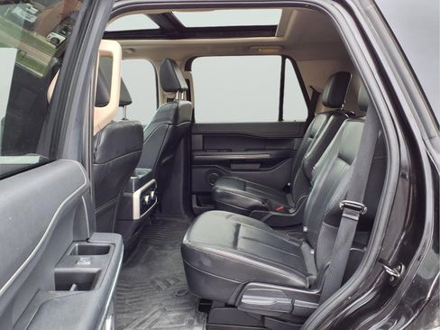 Used 2022 Ford Expedition XLT image 10