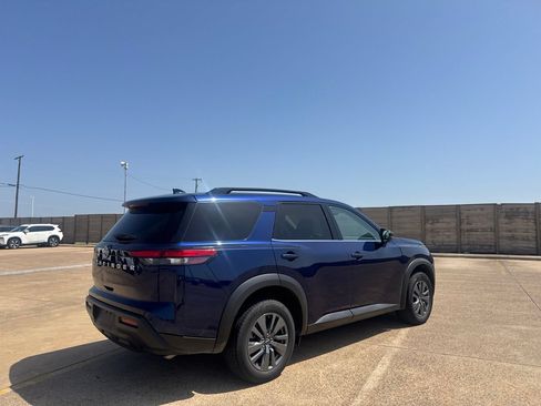 Certified 2025 Nissan Pathfinder SV FWD image 21