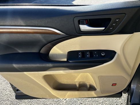 Used 2018 Toyota Highlander Limited image 13
