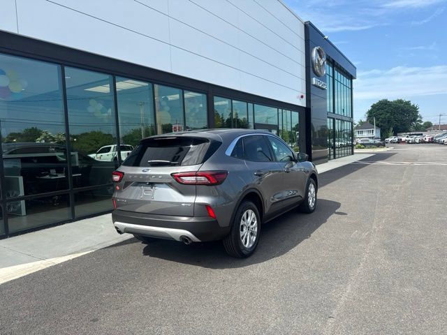 Used 2024 Ford Escape Active AWD/4WD image 3