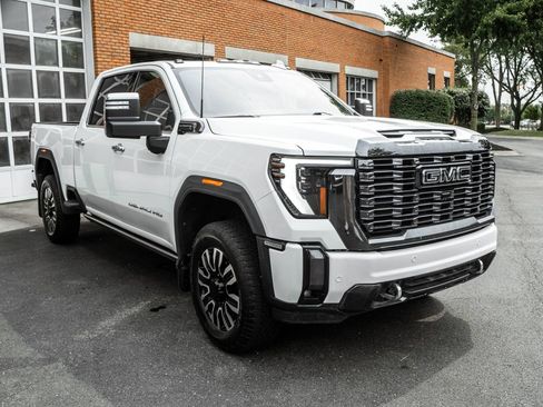 Used 2024 GMC Sierra 2500 Denali Ultimate AWD/4WD image 6