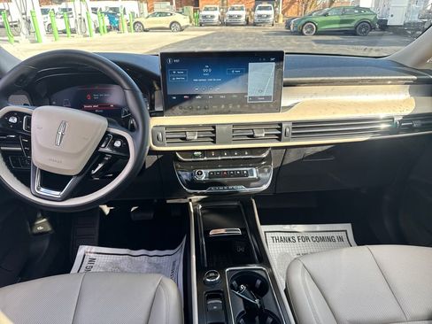 Used 2025 Lincoln Corsair AWD w/ Equipment Group 101A image 17