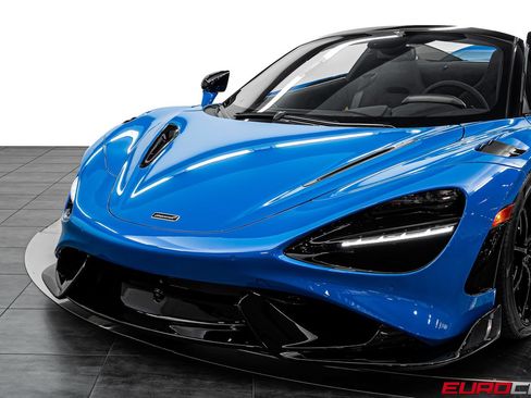 Used 2022 McLaren 765LT RWD image 17