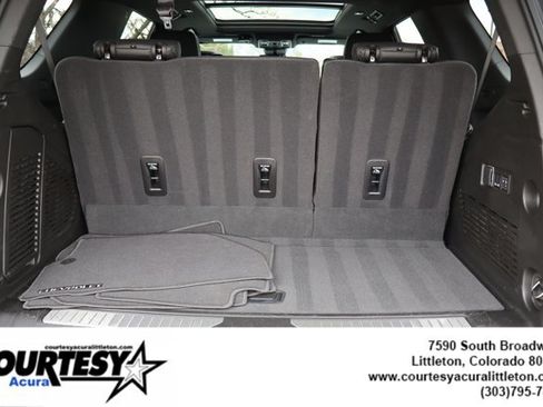 Used 2025 Chevrolet Tahoe High Country AWD/4WD image 31