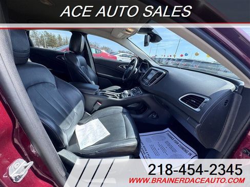 Used 2017 Chrysler 200 Limited Platinum w/ Comfort & Convenience Group FWD image 11