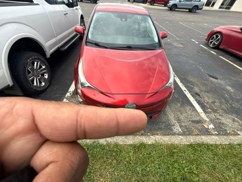 Used 2018 Toyota Prius Three Touring FWD image 3