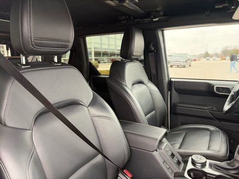 Used 2025 Ford Bronco Outer Banks image 13