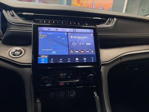 Used 2024 Jeep Grand Cherokee Limited w/ Black Appearance Package image 30