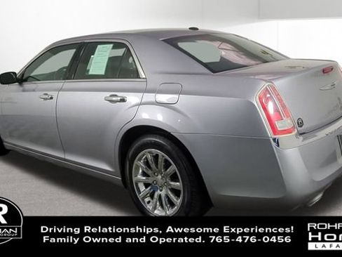 Used 2014 Chrysler 300 C RWD image 7