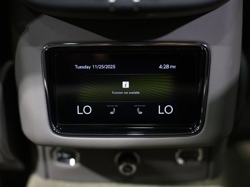 Used 2022 Bentley Bentayga image 32