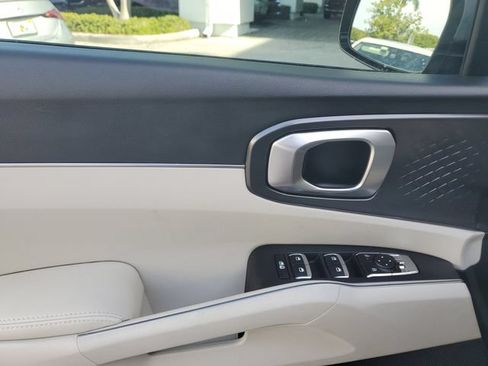 Used 2024 Kia Sorento S w/ Panoramic Sunroof Package FWD image 19