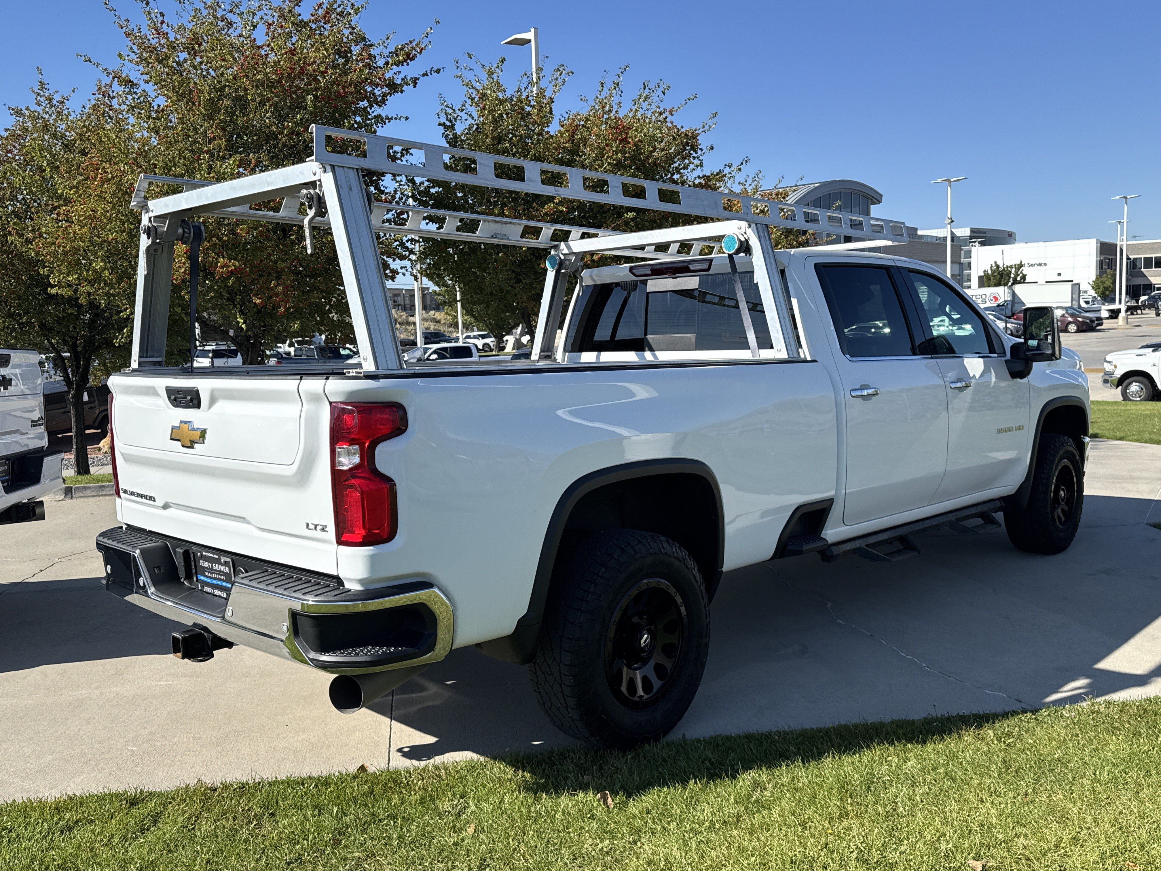 Used 2024 Chevrolet Silverado 3500 LTZ w/ LTZ Convenience Package AWD/4WD image 5