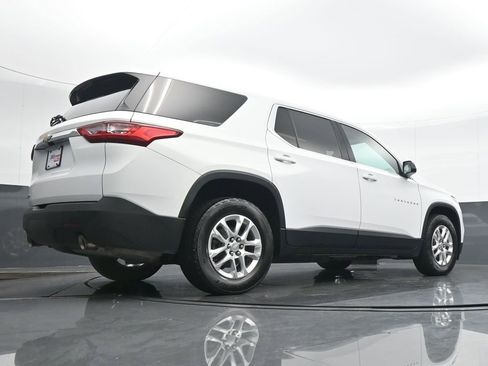 Used 2021 Chevrolet Traverse LS image 21