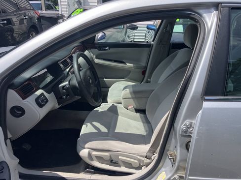 Used 2009 Chevrolet Impala LS FWD image 3