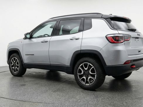 Used 2025 Jeep Compass Trailhawk AWD/4WD image 6