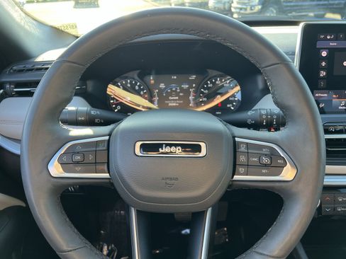 Used 2025 Jeep Compass Limited AWD/4WD image 16