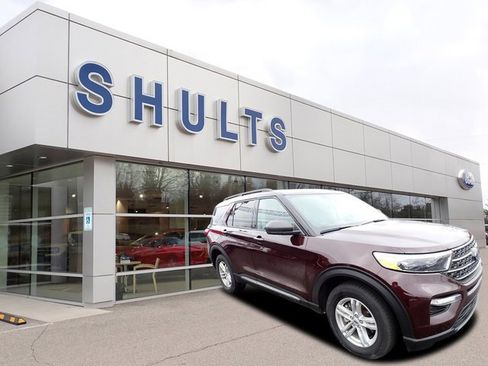 Used 2022 Ford Explorer XLT w/ Equipment Group 202A image 3