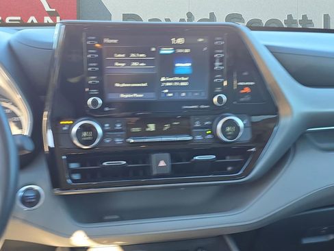 Used 2021 Toyota Highlander XLE image 21