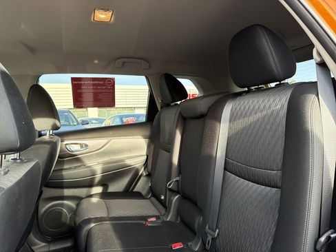 Certified 2019 Nissan Rogue SV image 29