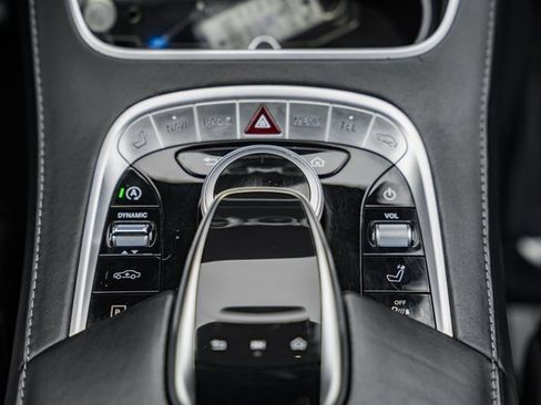 Used 2019 Mercedes-Benz S 560 4MATIC Sedan image 24