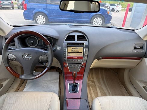 Used 2011 Lexus ES 350 w/ Preferred Accessory Package FWD image 28