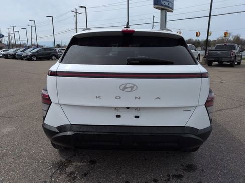 Used 2024 Hyundai Kona SEL AWD/4WD image 6