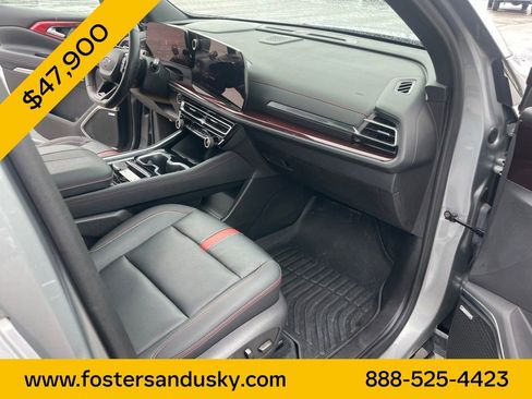 Used 2024 Chevrolet Traverse RS image 19