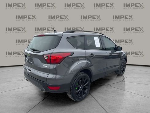 Used 2019 Ford Escape SE image 5