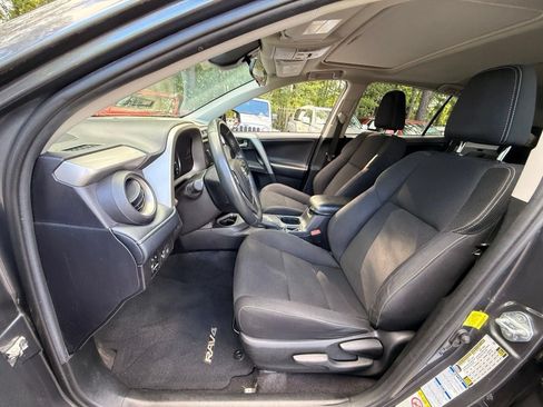 Used 2018 Toyota RAV4 XLE AWD/4WD image 18