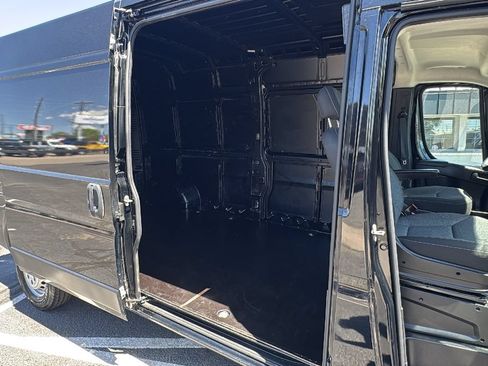 Used 2025 RAM ProMaster 2500 FWD image 19