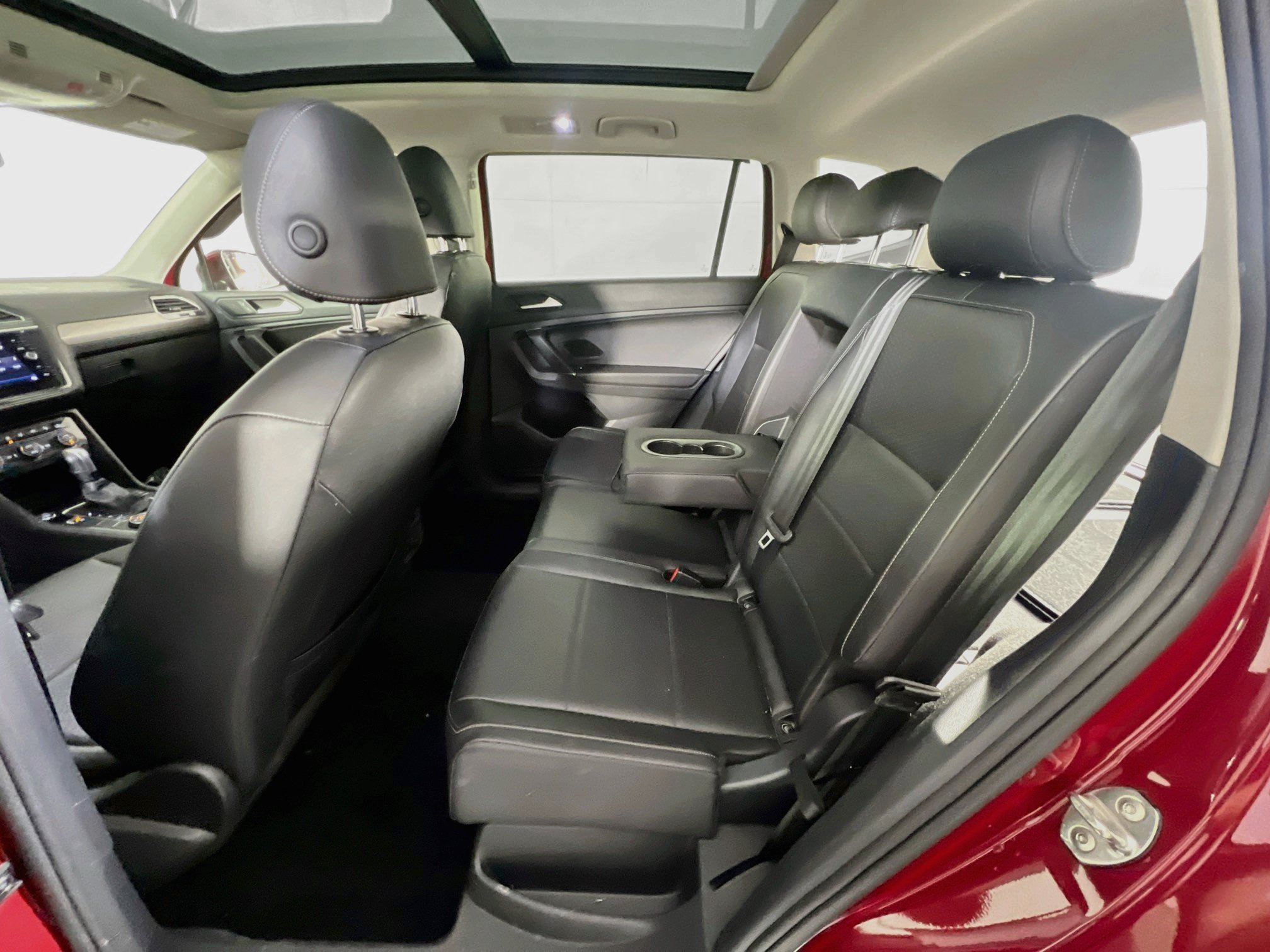 Used 2020 Volkswagen Tiguan SE w/ Panoramic Sunroof Package AWD/4WD image 24