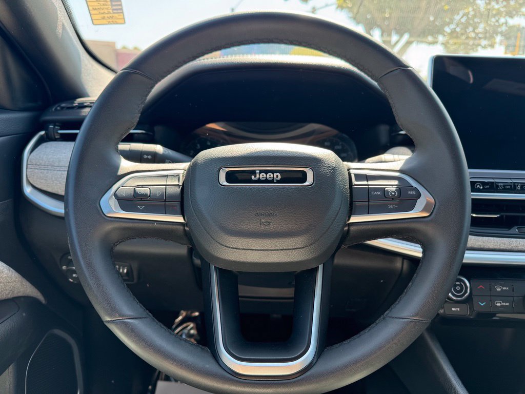 Used 2024 Jeep Compass Latitude AWD/4WD image 11