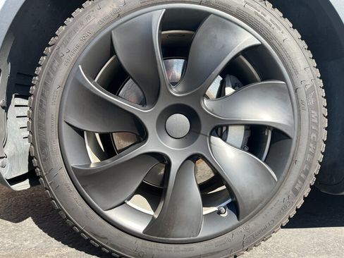 Used 2021 Tesla Model Y Long Range AWD/4WD image 35